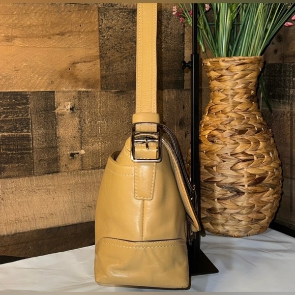 EUC Vintage Coach F11196 Leather
Hampton Tan Shoulder/Crossbody Bag - Picture 7 of 9